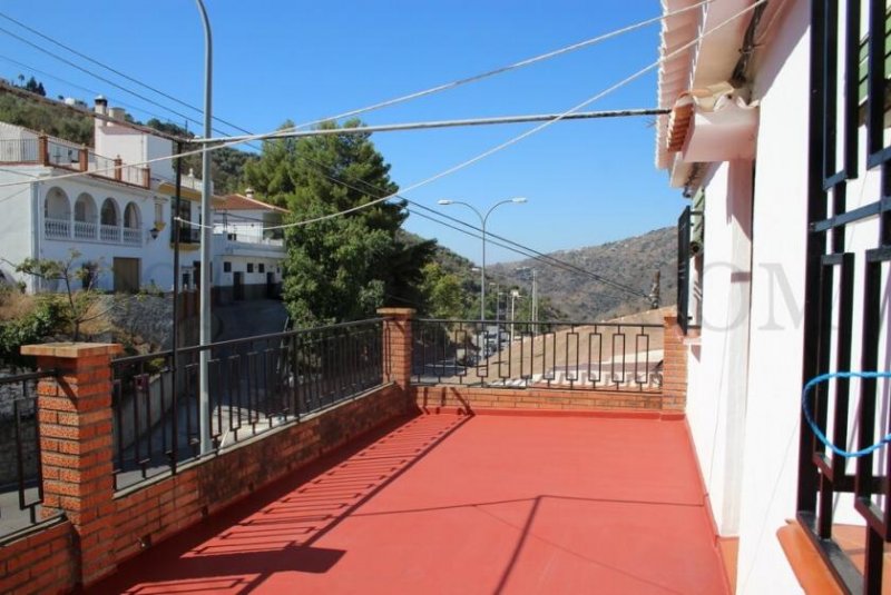 Sayalonga Stadthaus mit 2 großen Terrassen Haus