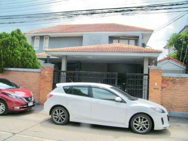 Nakhonrachasima Perfekte und möblierte Villa Sakok Haus