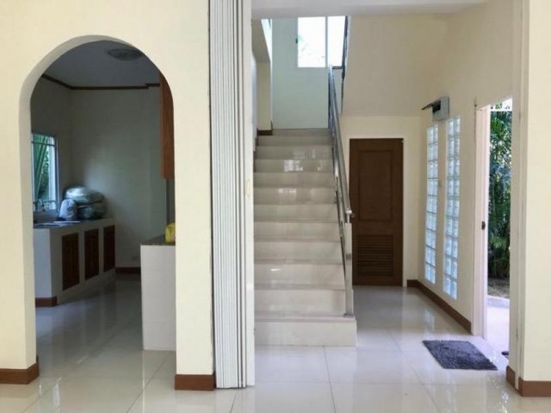 Nakhonratchasima 2-geschossige Villa Pandingthon in Nakhonratchasima, Naimuang Haus