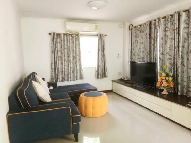 Nakhonratchasima Exklusive Villa in Suranaree, Korat Südwest, teilmöbliert. Haus