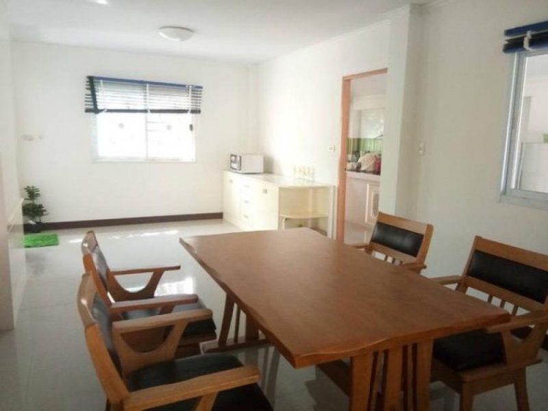 Nakhonratchasima Exklusive Villa in Suranaree, Korat Südwest, teilmöbliert. Haus