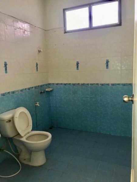 Nakhonratchasima Haus mit grossem Carport in Korat Hua Thale Haus