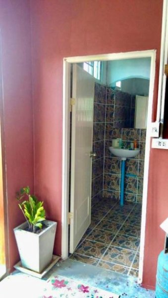 Buppha Wohnen auf grossem Grundstück bei Chokchai Haus 