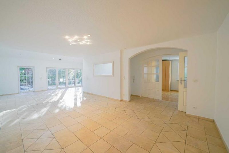 Ratingen Freistehendes Einfamilienhaus mit Garten und Sonnenbalkon Haus 