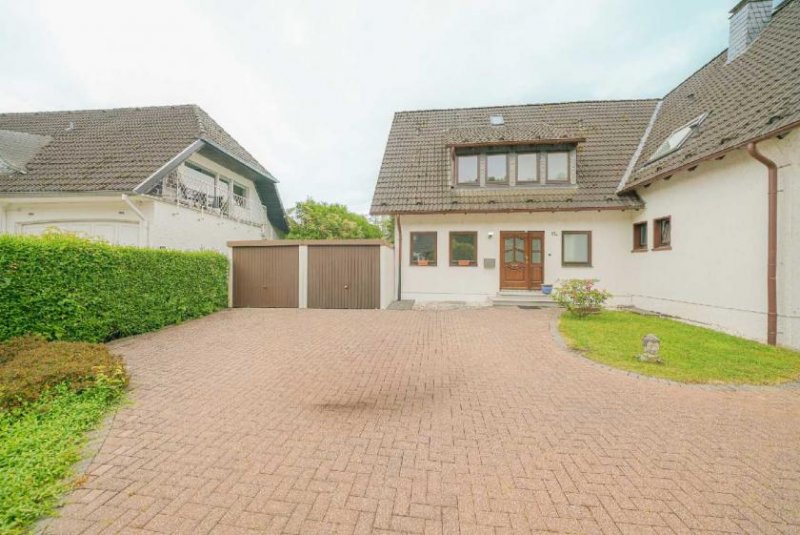 Ratingen Breitscheid: Einfamilienhaus mit Garten und 2 Garagen Haus