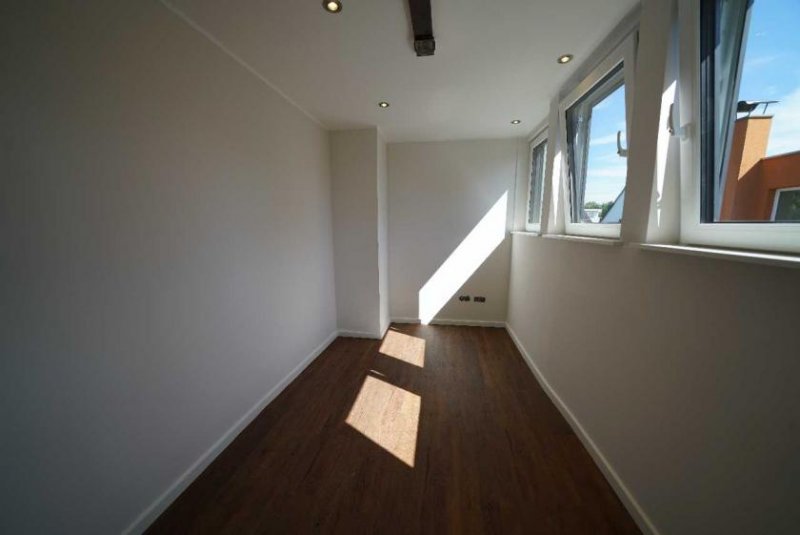 Ratingen Erstbezug nach Sanierung: Freistehendes, modernes Einfamilienhaus mit Garten in Ratingen-Lintorf Haus 