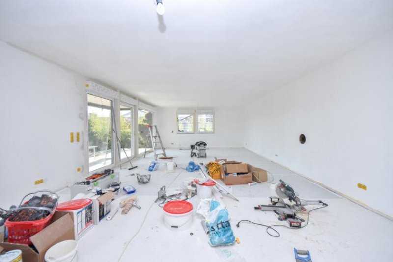 Eppertshausen DIETZ: ZWEITER BEZUG nach Sanierung! Einfamilienhaus mit ELW oder Büro, 2 Garagen und Garten Haus