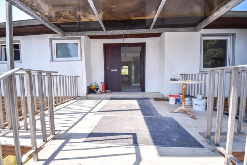 Eppertshausen DIETZ: ZWEITER BEZUG nach Sanierung! Einfamilienhaus mit ELW oder Büro, 2 Garagen und Garten Haus