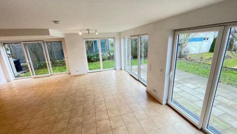 Holzgerlingen Holzgerlingen DHH - attached single family house! Available in June Haus 