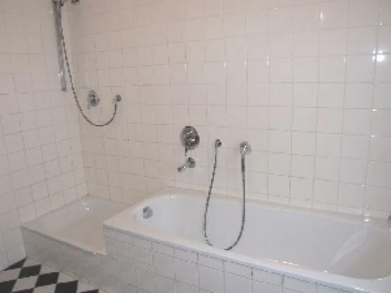 Nürnberg N-Steinplatte: RMH (5 Zi.), Fliesen, EBK, 2 Bäder, Balkon, Wintergarten,Terrasse, TG Haus