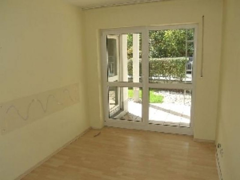 Nürnberg N-Steinplatte: RMH (5 Zi.), Fliesen, EBK, 2 Bäder, Balkon, Wintergarten,Terrasse, TG Haus