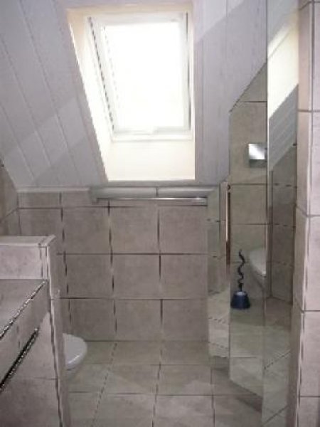 Nürnberg N-Steinplatte: RMH (5 Zi.), Fliesen, EBK, 2 Bäder, Balkon, Wintergarten,Terrasse, TG Haus