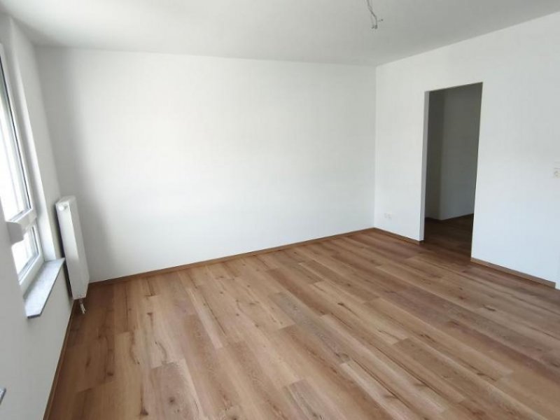 Roth (Landkreis Roth) Reihenmittelhaus mit Garten, Garage und zusätzlichem Stellplatz Haus 