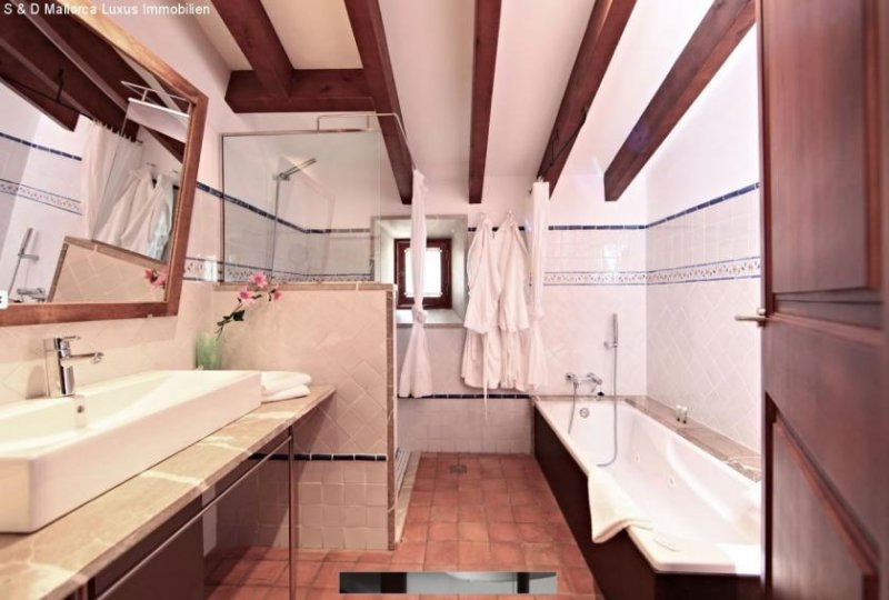 Palma de Mallorca Schönes Hotel mit Restaurant in der Inselmitte Mallorcas zu verkaufen Gewerbe kaufen