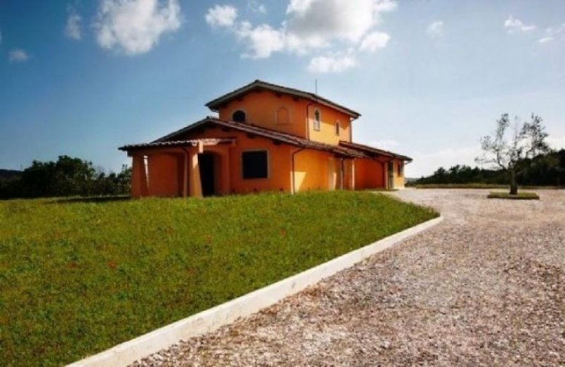 Monterotondo Villa Toscana mit 4 Schlafzimmern und 69.000 m² Land nähe Golfplatz Haus kaufen
