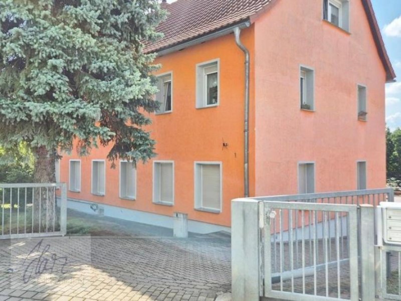 Riesa ***JETZT AN DIE ALTERSVORSORGE DENKEN - RENDITEOBJEKT FÜR VERMIETER IN RIESA*** Mehrfamilienhaus mit 4 Wohneinheiten, Garagen,