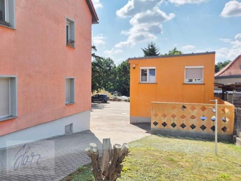 Riesa ***JETZT AN DIE ALTERSVORSORGE DENKEN - RENDITEOBJEKT FÜR VERMIETER IN RIESA*** Mehrfamilienhaus mit 4 Wohneinheiten, Garagen,