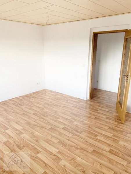 Wülknitz (Landkreis Meißen) ***AB SOFORT ZU VERKAUFEN*** 1-Raumwohnung mit großzügigem Balkon, Einbauküche und Tageslichtbad mit Dusche Wohnung kaufen