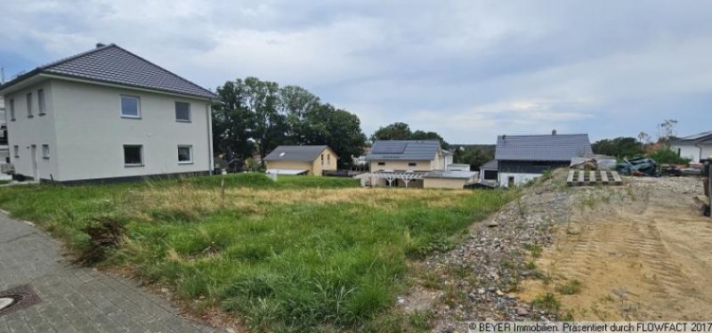 Großröhrsdorf Ihr Traumgrundstück in Großröhrsdorf – Platz für die ganze Familie, ideal für ein Zweifamilienhaus Grundstück kaufen