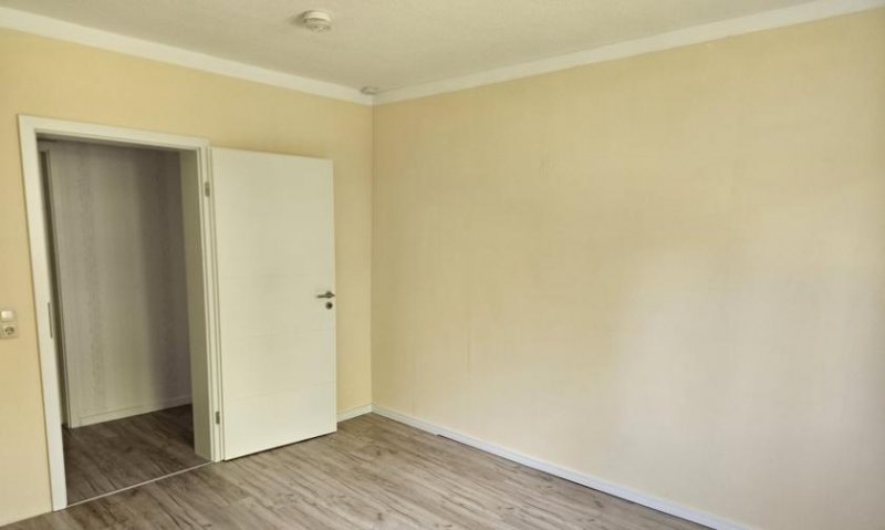 Hoyerswerda Wie neu! Sanierte 3 -Zimmerwohnung im Erdgeschoss. OHNE MAKLER Wohnung kaufen