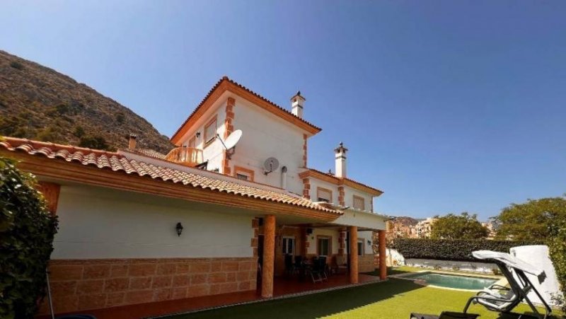 Jijona Villa mit 6 Schlafzimmern, 5 Bädern und Privatpool nur 5 Minuten vom Stadtzentrum Haus kaufen