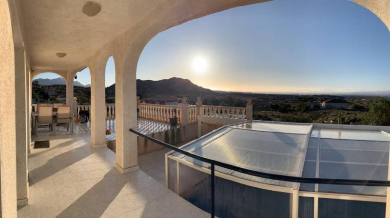 Alicante Exklusive Villa mit 3 Schlafzimmern, 2 Bädern, Privatpool, Garage und traumhaftem Meer- und Küstenpanorama Haus kaufen