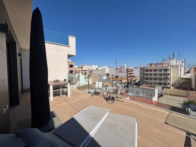 Guardamar del Segura Neuwertige Penthouse-Wohnung mit 2 Schlafzimmern, 2 Bädern, Dachterrasse und Tiefgaragenstellplatz nur 700 m vom Strand Wohnung