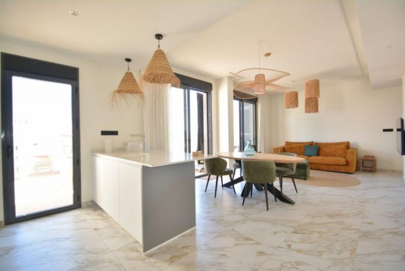 Guardamar del Segura Neuwertige Penthouse-Wohnung mit 2 Schlafzimmern, 2 Bädern, Dachterrasse und Tiefgaragenstellplatz nur 700 m vom Strand Wohnung