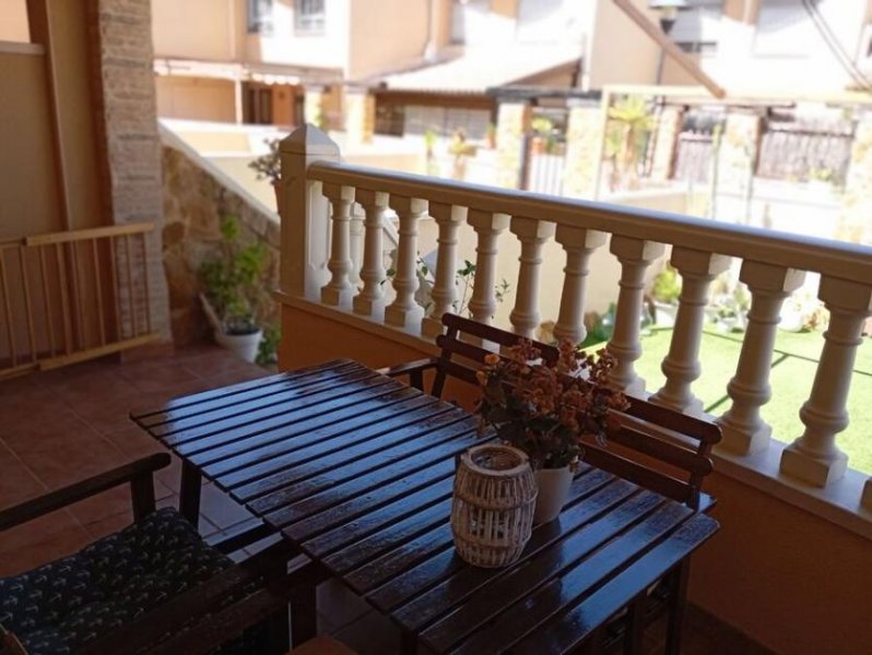Guardamar del Segura Reihenhaus mit 2 Schlafzimmern, 2 Bädern, Gäste-WC, Dachterrasse, Tiefgaragenstellplatz und Gemeinschaftspool Haus kaufen