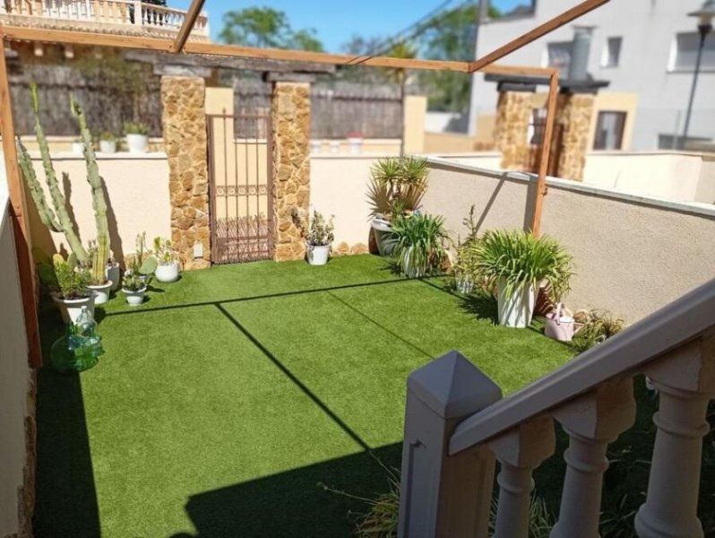 Guardamar del Segura Reihenhaus mit 2 Schlafzimmern, 2 Bädern, Gäste-WC, Dachterrasse, Tiefgaragenstellplatz und Gemeinschaftspool Haus kaufen