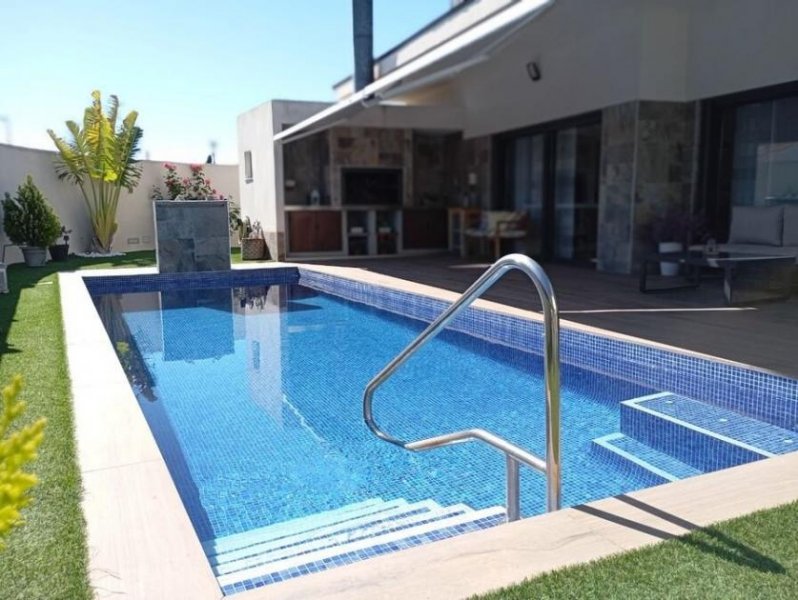 Döbern Exklusive Villa mit 3 Schlafzimmern, 2 Bädern, Garage und Privatpool Haus kaufen