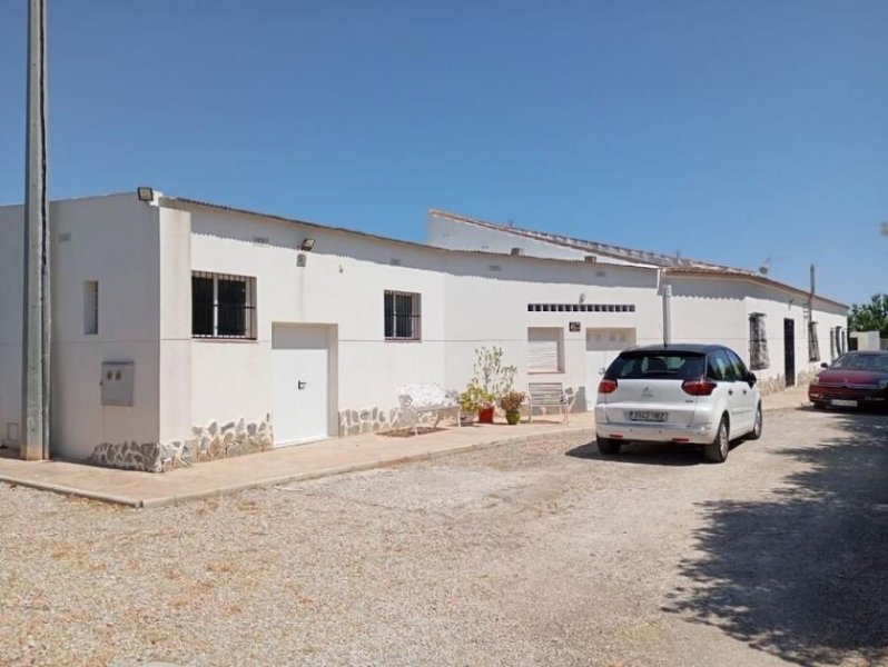 Döbern Landhaus-Villa mit 4 Schlafzimmern, 3 Bädern und Privatpool am Ortsrand von Daya Nueva Haus kaufen