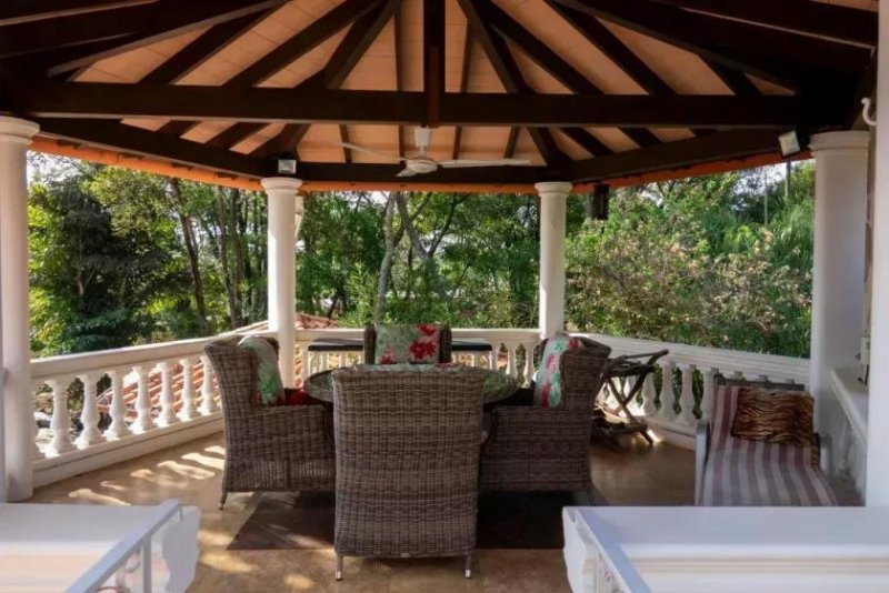 San Bernardino Luxusvilla S Bernardino Heli-Landeplatz Pool & High-Security Haus kaufen