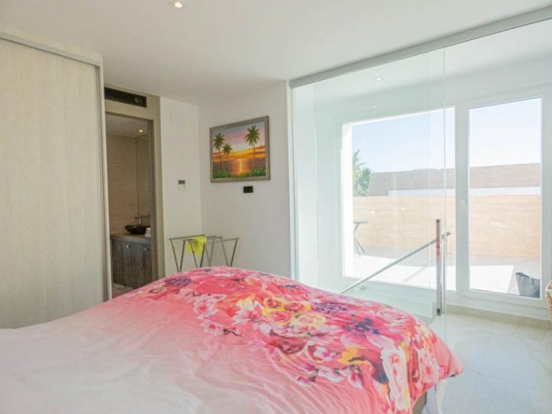 Algorfa Beeindruckende moderne Villa mit 3 Schlafzimmern, 2 Bädern, Dachterrasse und Gemeinschaftspool im La Finca Golf und Spa Resort