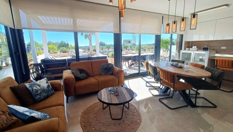 Algorfa Beeindruckende Villa mit 3 Schlafzimmern, 3 Bädern, Dachterrasse, Privatpool und fantastischem Ausblick im La Finca Golf and