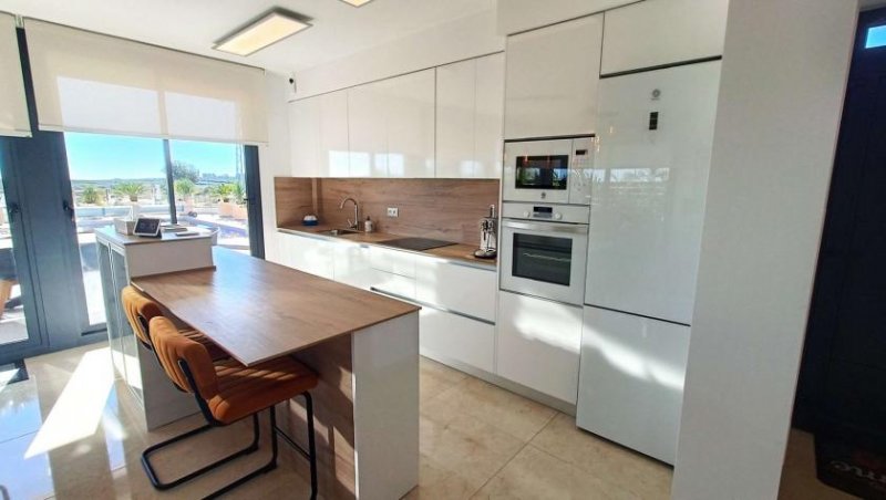 Algorfa Beeindruckende Villa mit 3 Schlafzimmern, 3 Bädern, Dachterrasse, Privatpool und fantastischem Ausblick im La Finca Golf and