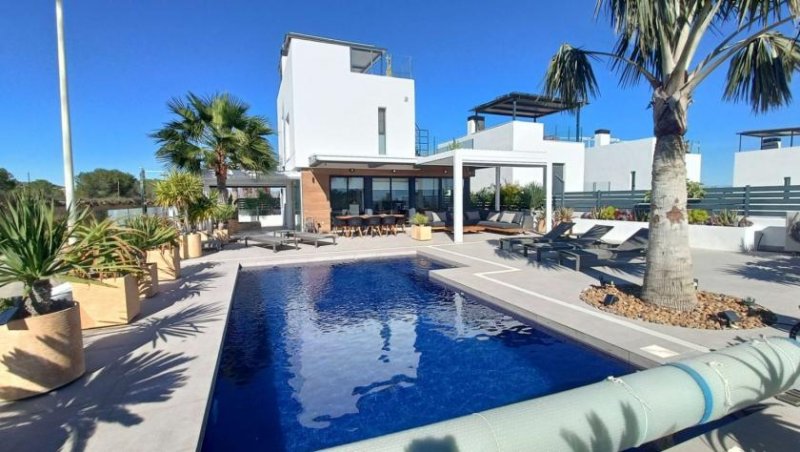 Algorfa Beeindruckende Villa mit 3 Schlafzimmern, 3 Bädern, Dachterrasse, Privatpool und fantastischem Ausblick im La Finca Golf and