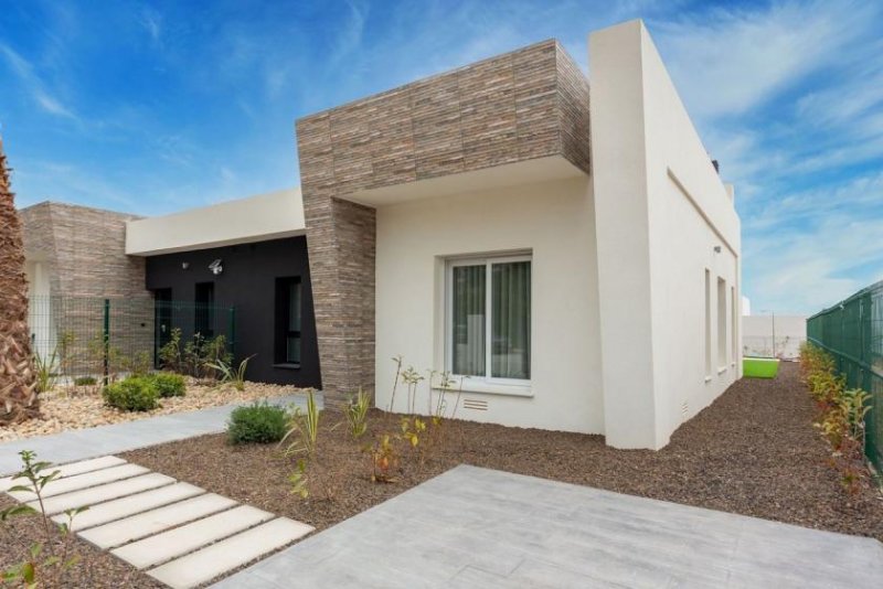 Algorfa Doppelhaushälften mit 3 Schlafzimmern, 2 Bädern, Dachterrasse, Klimaanlage und Privatpool in der wunderschönen Golfanlage La
