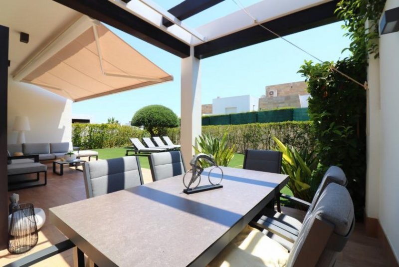 Algorfa Exklusive Villa mit 3 Schlafzimmern, 2 Bädern und Gemeinschaftspool im La Finca Golf Resort Haus kaufen