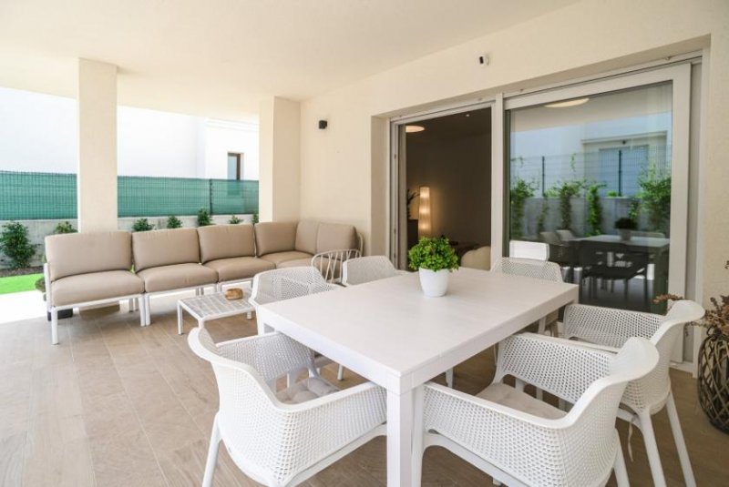 Algorfa Luxus-Erdgeschosswohnung mit 3 Schlafzimmern, 2 Bädern, Tiefgaragenstellplatz und Gemeinschaftspool im La Finca Golf Resort