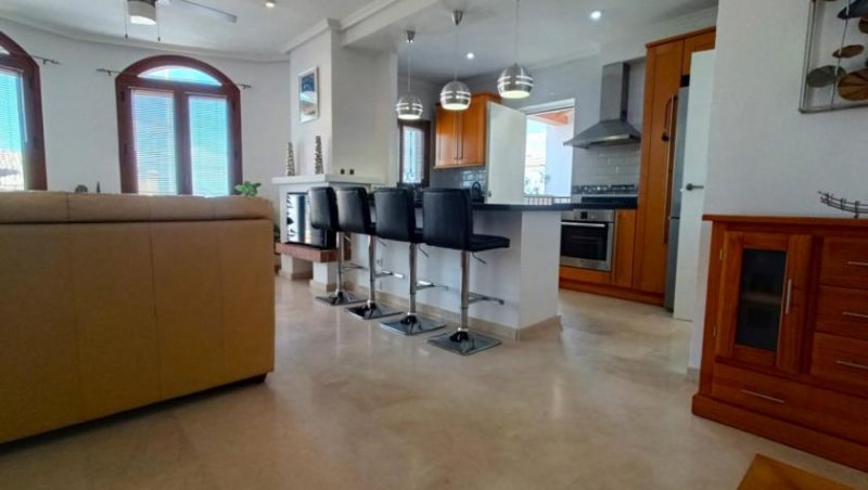 Algorfa Villa mit 3 Schlafzimmern, 2 Bädern, Dachterrasse und Gemeinschaftspool im La Finca Golf Resort Haus kaufen