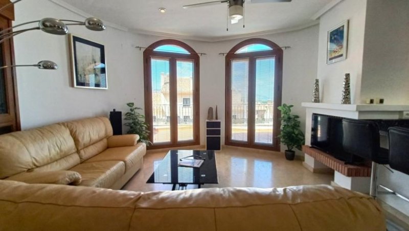 Algorfa Villa mit 3 Schlafzimmern, 2 Bädern, Dachterrasse und Gemeinschaftspool im La Finca Golf Resort Haus kaufen