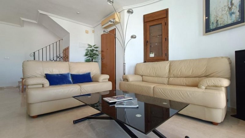 Algorfa Villa mit 3 Schlafzimmern, 2 Bädern, Dachterrasse und Gemeinschaftspool im La Finca Golf Resort Haus kaufen