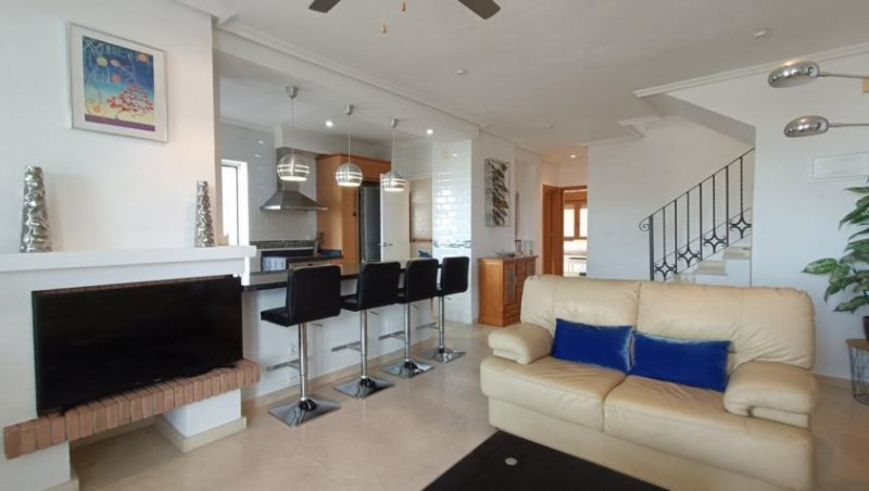 Algorfa Villa mit 3 Schlafzimmern, 2 Bädern, Dachterrasse und Gemeinschaftspool im La Finca Golf Resort Haus kaufen