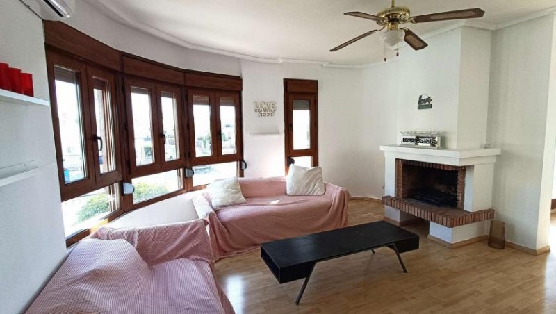 Algorfa Villa mit 3 Schlafzimmern, 2 Bädern, Kfz-Stellplatz und Gemeinschaftspool im La Finca Golf Resort Haus kaufen
