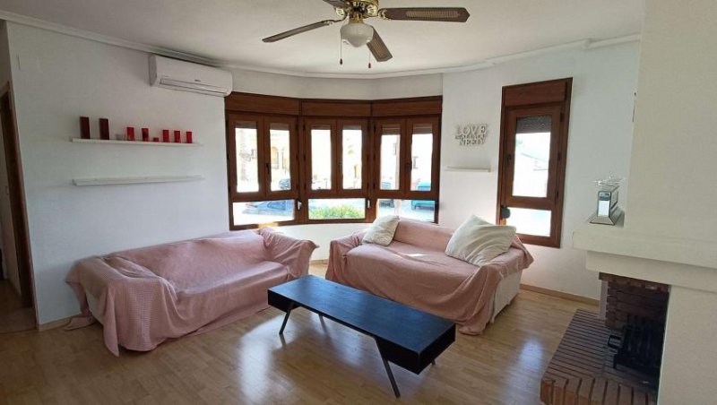 Algorfa Villa mit 3 Schlafzimmern, 2 Bädern, Kfz-Stellplatz und Gemeinschaftspool im La Finca Golf Resort Haus kaufen