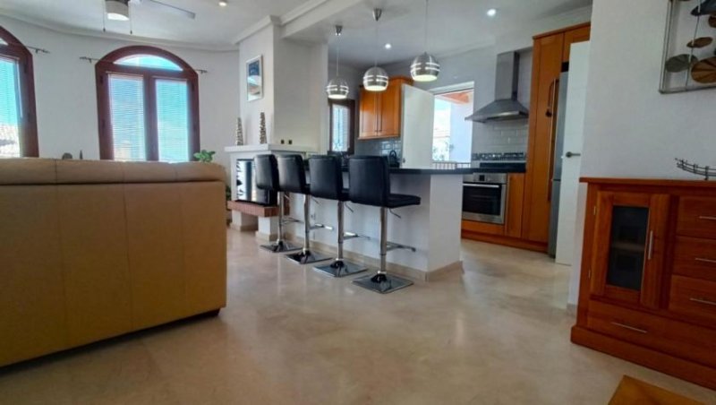 Algorfa Villa mit 3 Schlafzimmern, 2 Bädern, Dachterrasse und Gemeinschaftspool im La Finca Golf Resort Haus kaufen