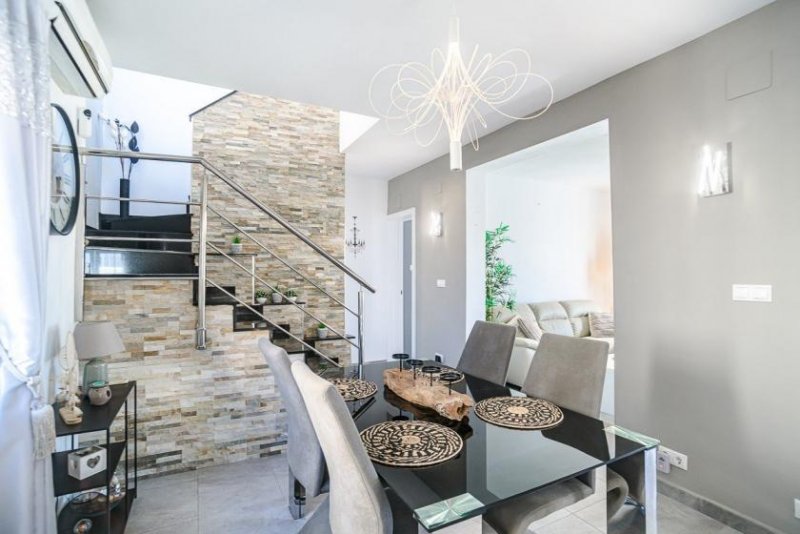 Algorfa Wunderschön renoviertes Reihenhaus mit 3 Schlafzimmern und 2 Bädern in der beliebten Urbanisation Montbello Haus kaufen
