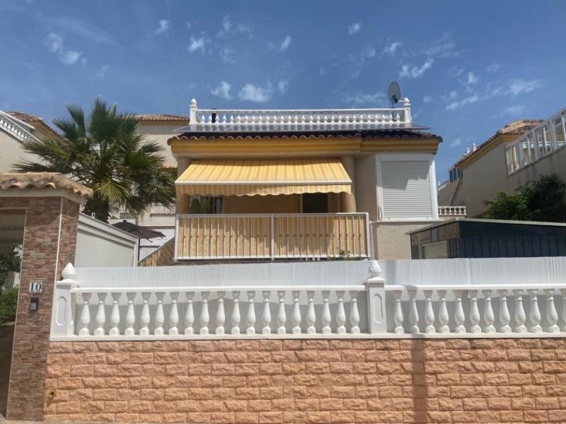 San Fulgencio Freistehende Villa mit zwei Wohneinheiten, Carport und Gemeinschaftspool in bester Lage Haus kaufen