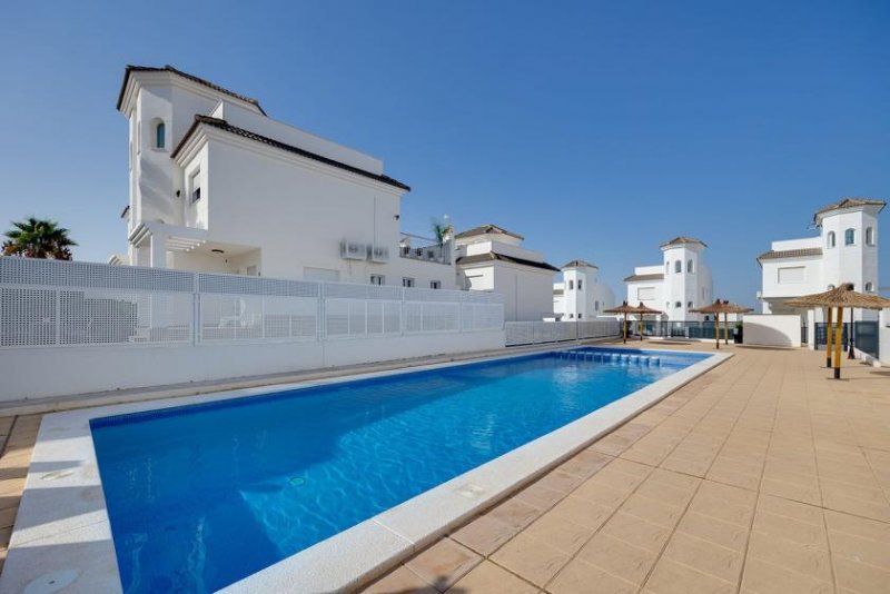 San Fulgencio Villen mit 3 Schlafzimmern, 3 Bädern, Dachterrasse, Kfz-Stellplatz und Gemeinschaftspool Haus kaufen